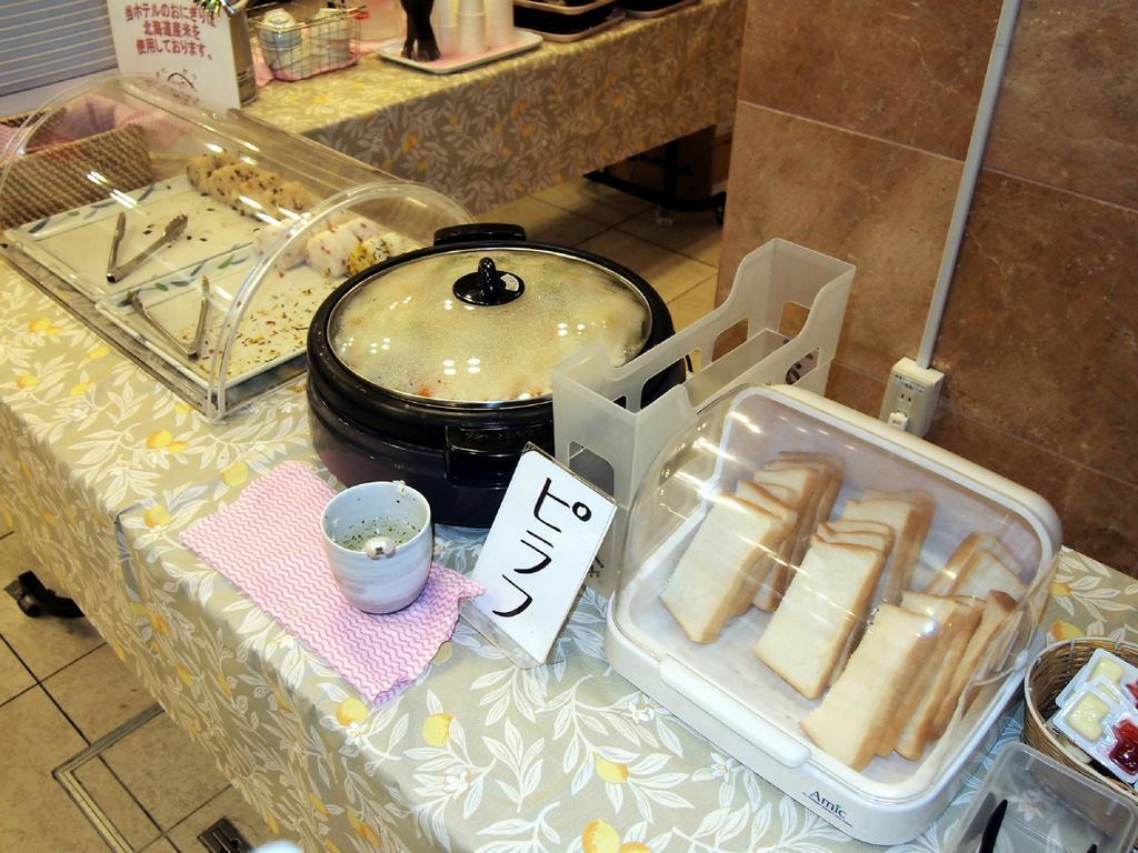 Toyoko Inn Hokkaido Sapporo-Eki Kita-Guchi Екстер'єр фото